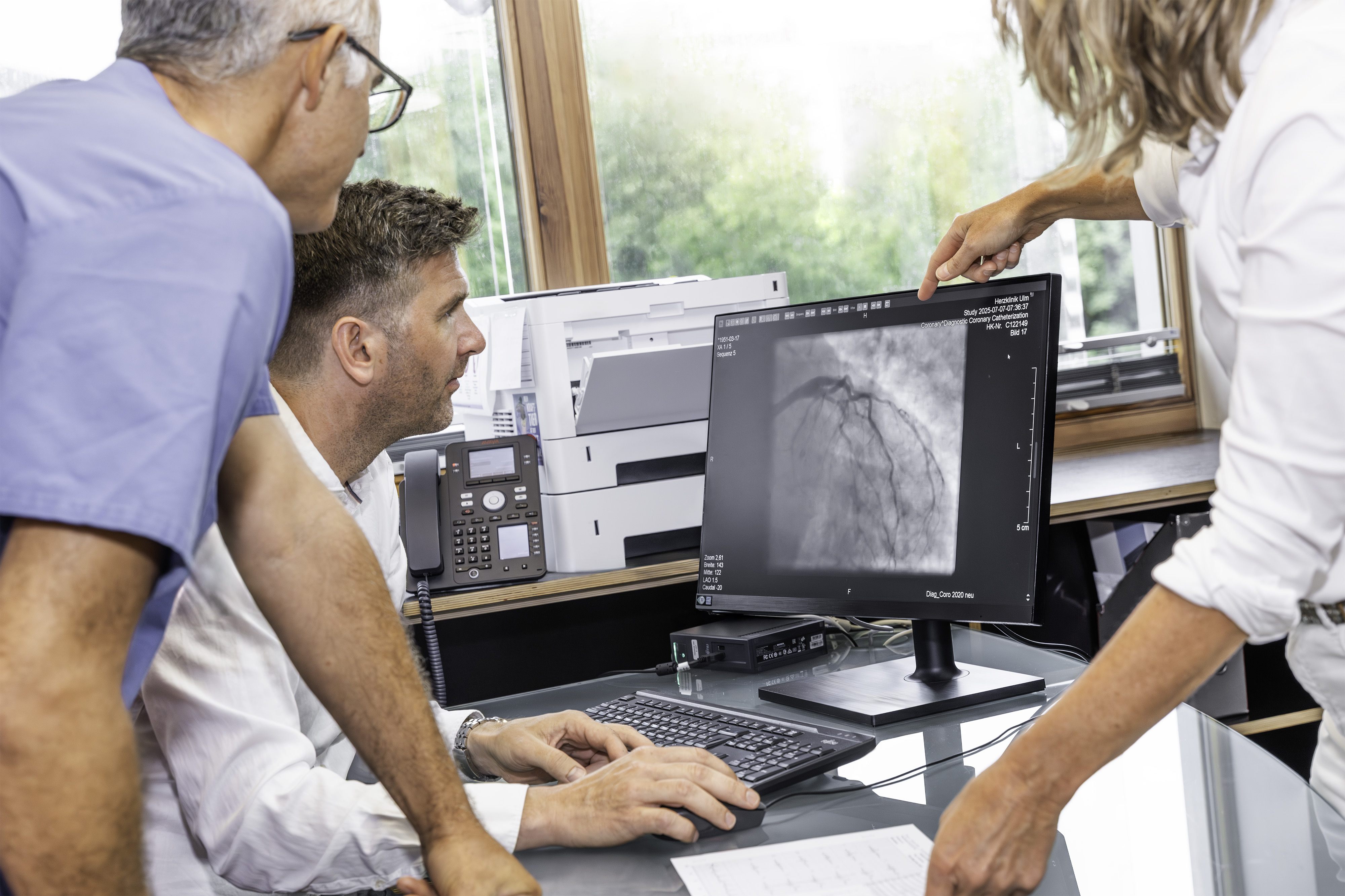 Ärztliche Befundung Herzultraschallbild am Monitor_Cardiologicum Herzklinik Ulm