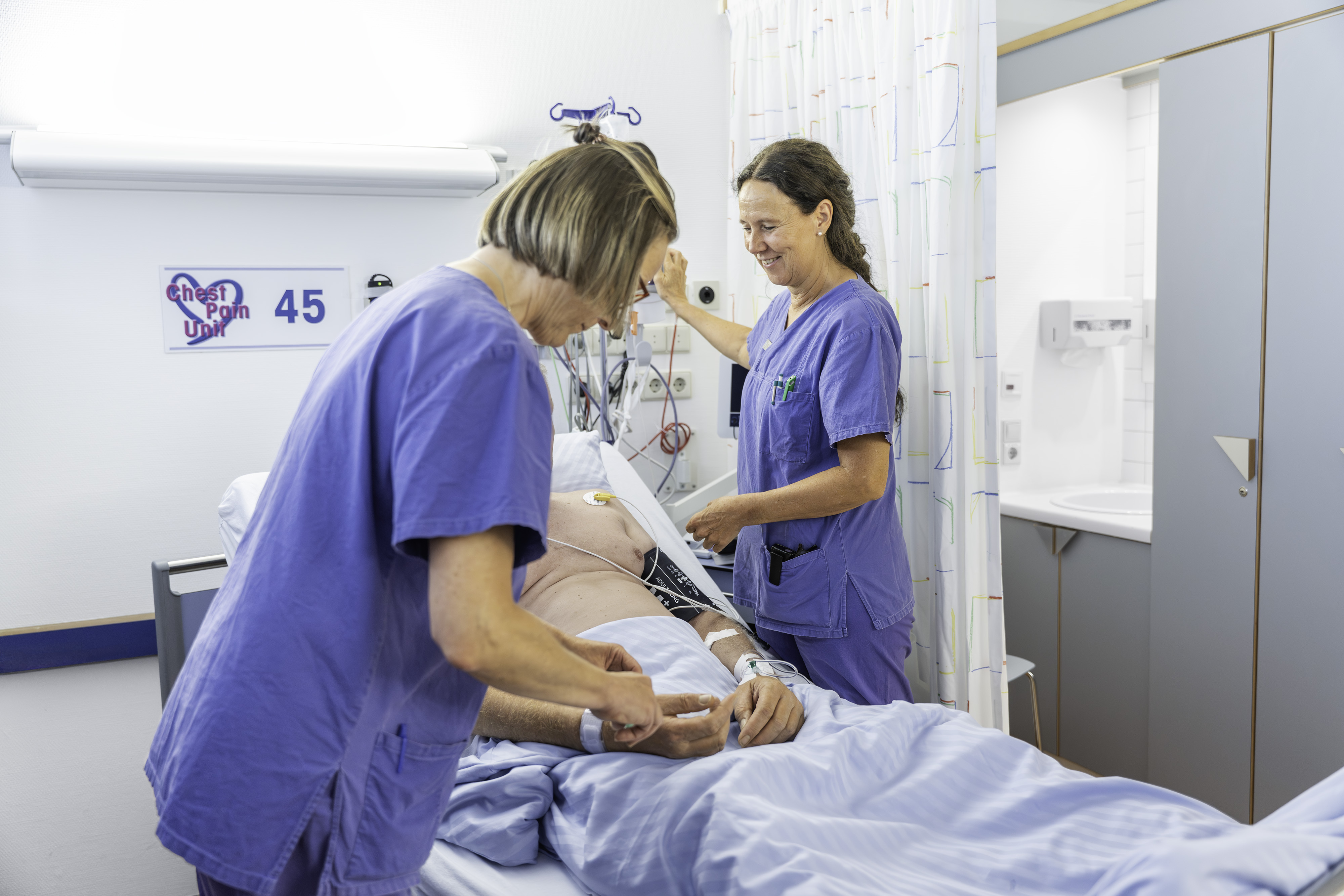 Chest Pain Unit_Patientenbett_Cardiologicum Herzklinik Ulm